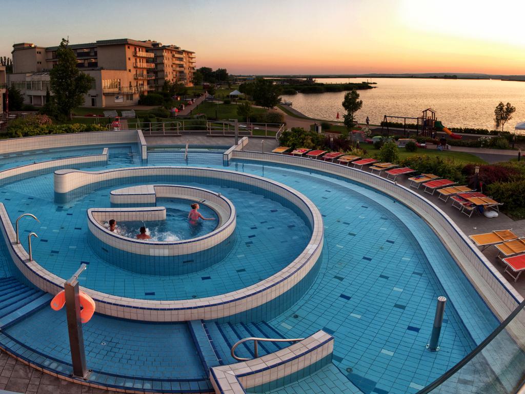 HOTEL VELENCE RESORT SPA KAPOLNASNYEK 4 Magyarorsz g HUF